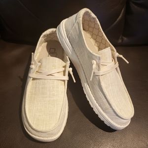 Like New Wendy Hey Dudes